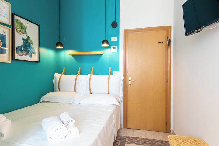 Room 34 of 148
