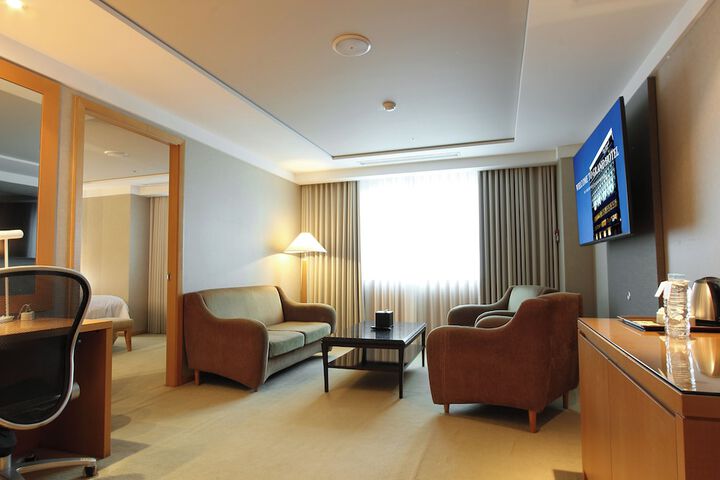 Room 28 of 61