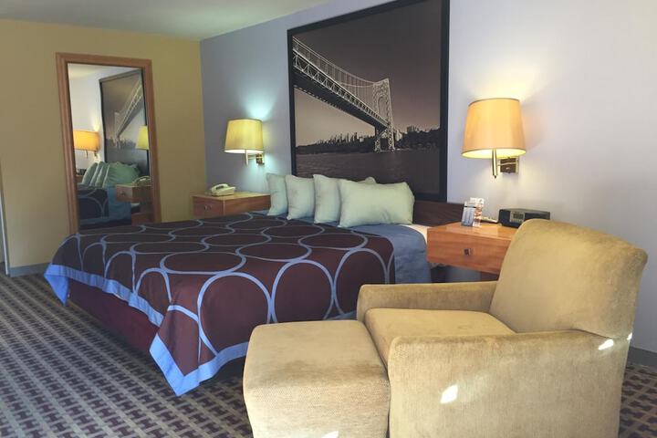Room 22 of 33