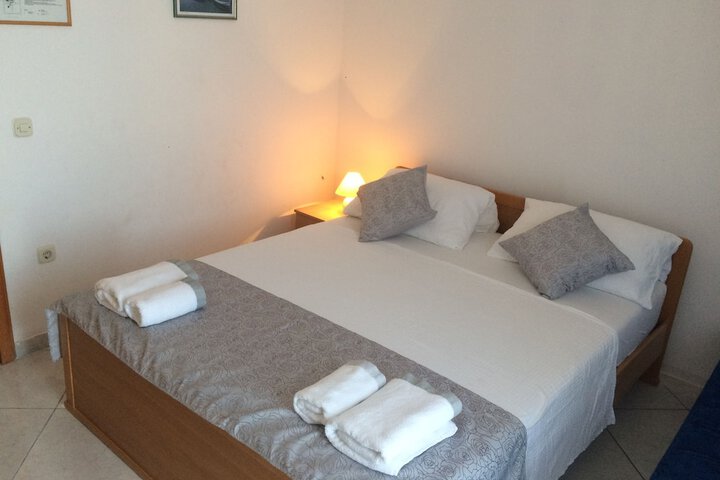 Room 22 of 65