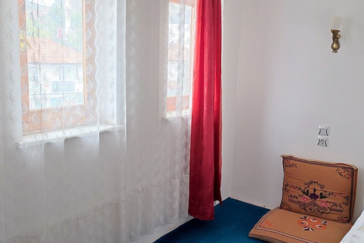 Room 28 of 175