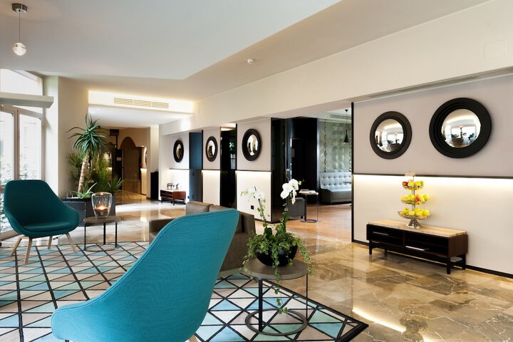 Entrance & Lobby
