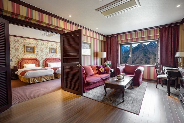 Room 4 of 69