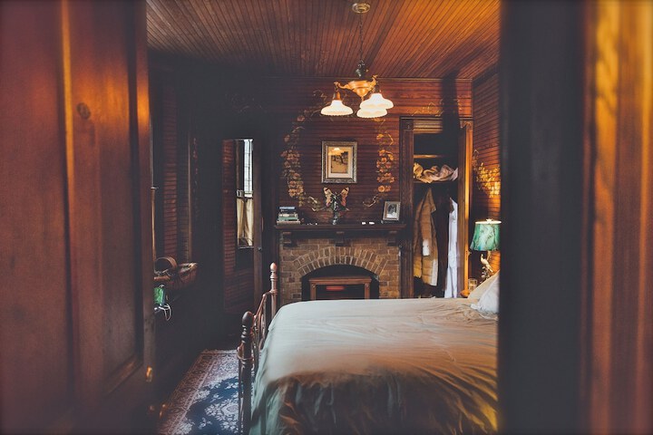 Room 3 of 16