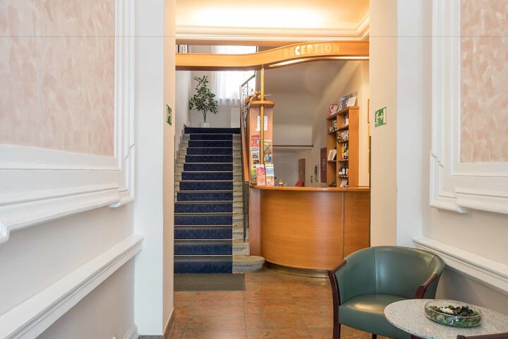 Entrance & Lobby