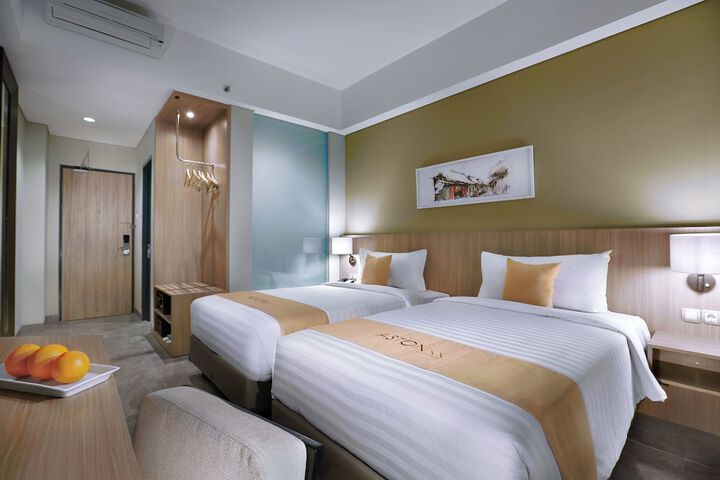Room 10 of 50