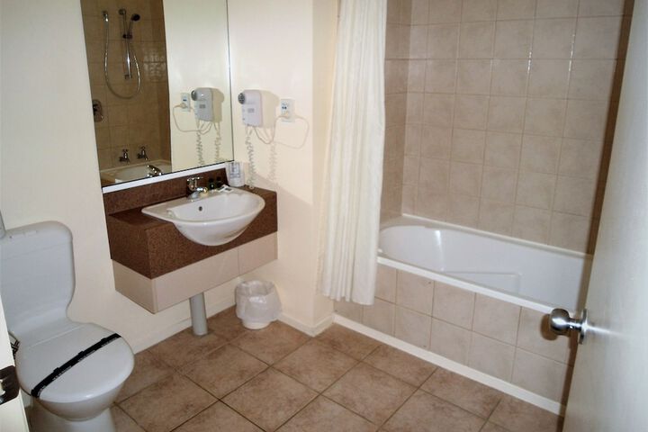 Room 21 of 32