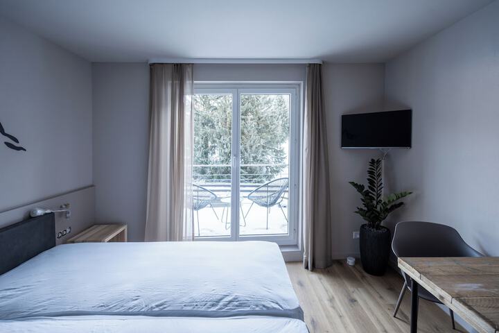 Room 9 of 32