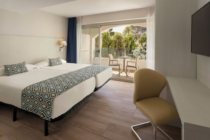 Room 4 of 65