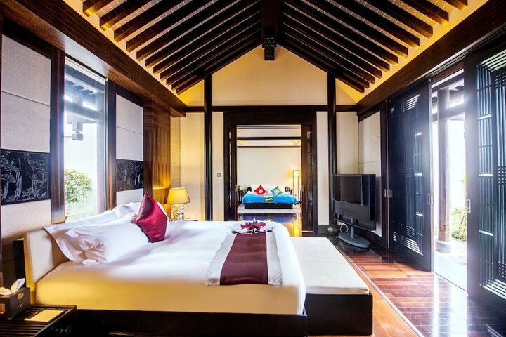 Room 10 of 12