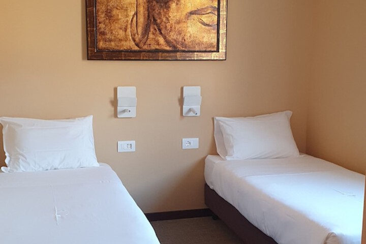 Room 37 of 153