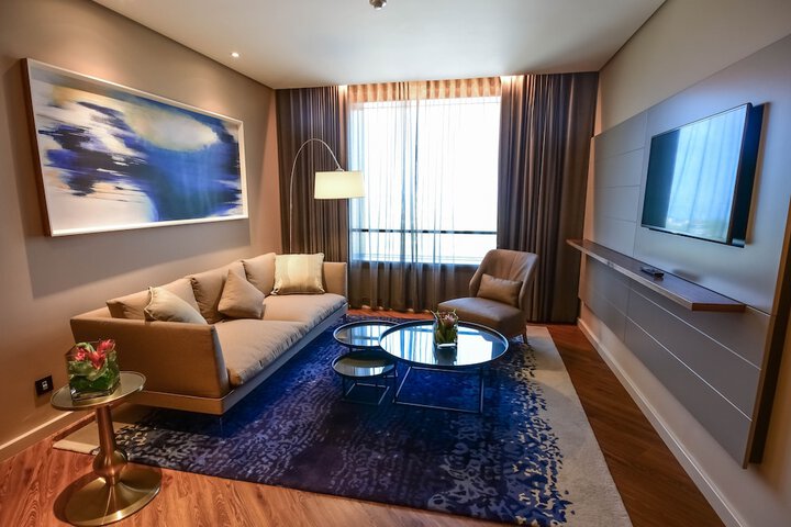Room 32 of 100