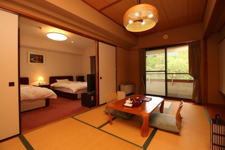 Room 3 of 33