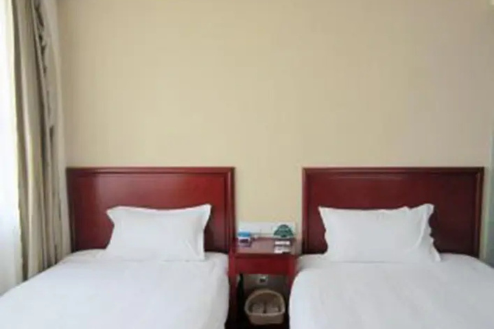 Room 6 of 15
