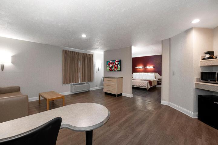 Suite 1 Queen Bed (7 of 24)