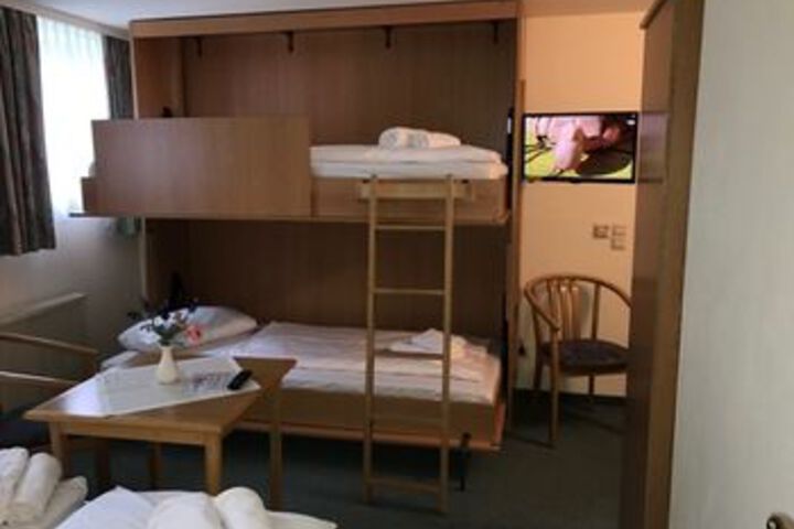 Room 25 of 46