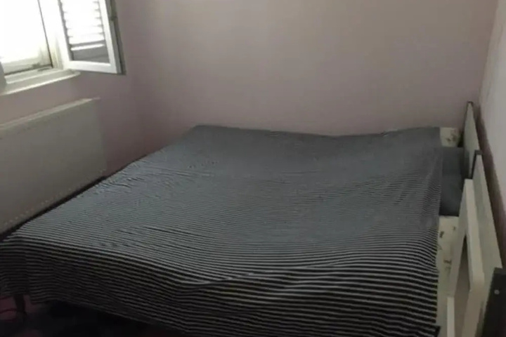 Room 2 of 8