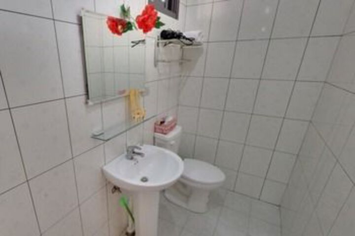 Room 2 of 17