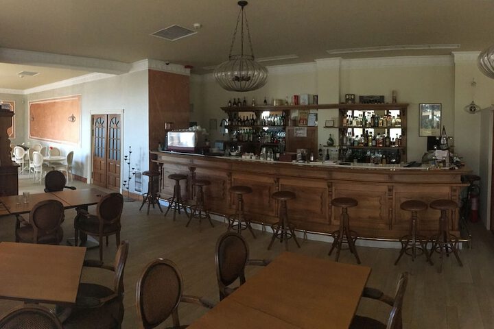 Dining 7 of 14