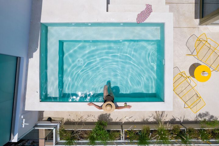 Pool 50 of 79