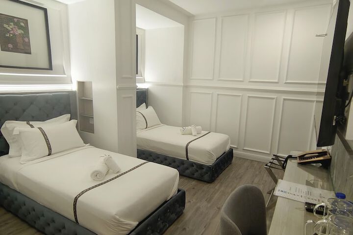 Room 32 of 66