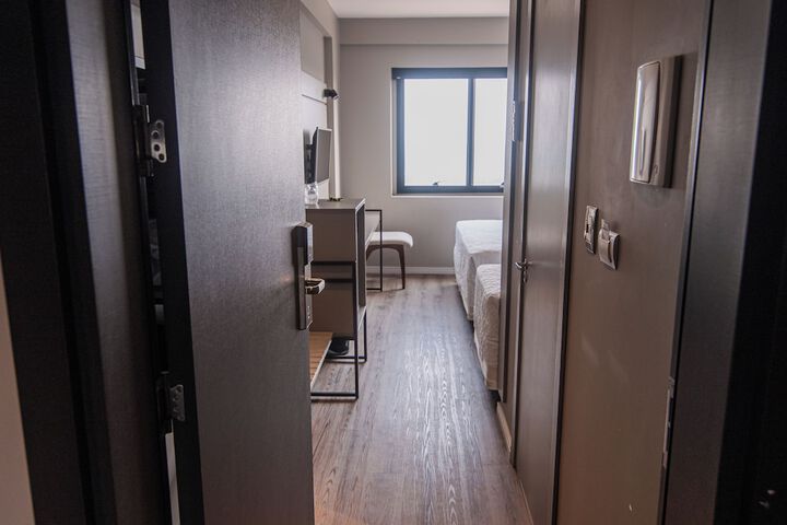 Room 5 of 27