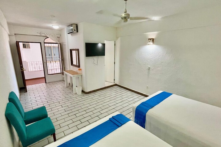 Room 4 of 32