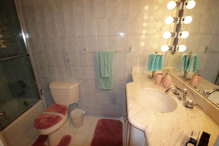 Room 13 of 23