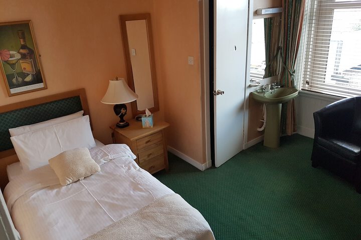 Room 16 of 37