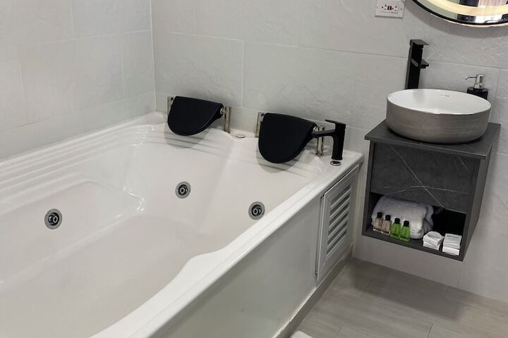 Room 70 of 92