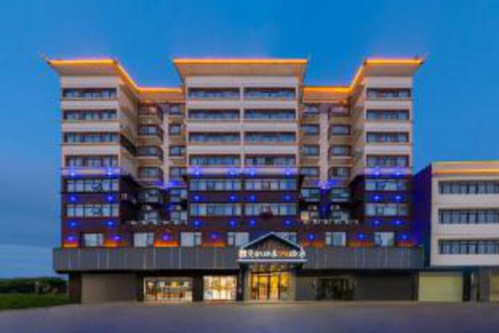 Manfeng Four Seasons PLUS Hotel (Chongzuo Fusui Branch)
