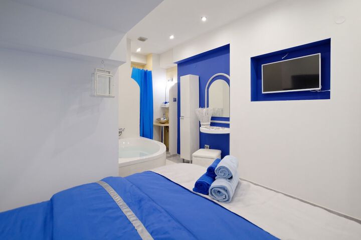 Room 44 of 77