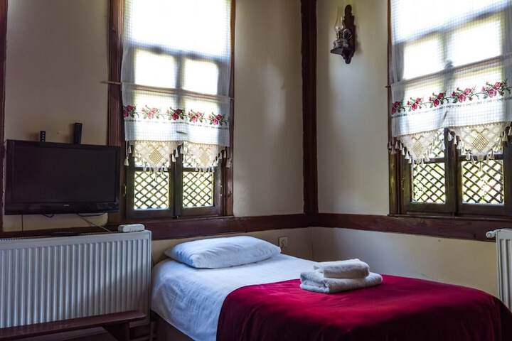 Room 8 of 21