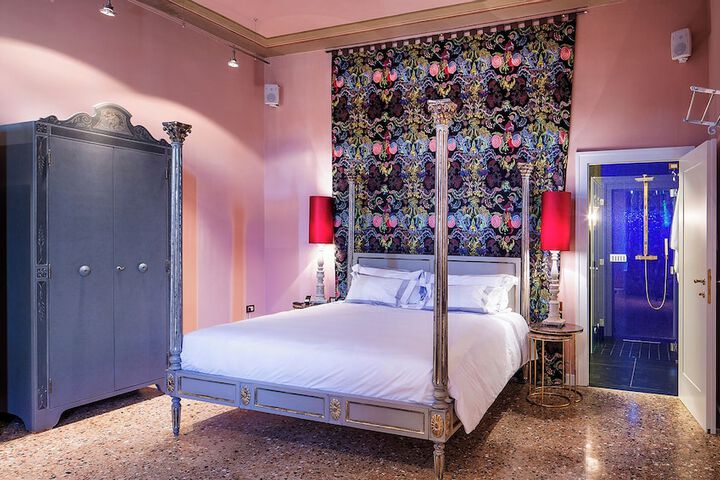 Room 21 of 63