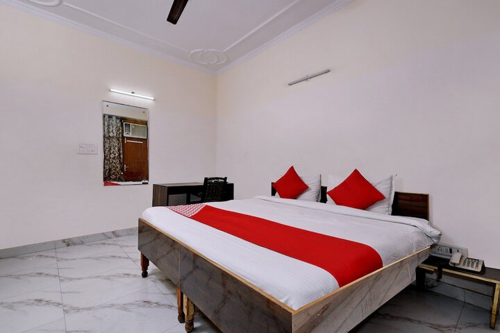 Room 8 of 12