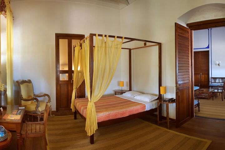 Room 9 of 33