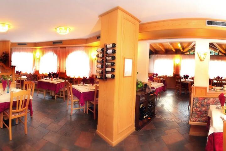 Dining 37 of 67