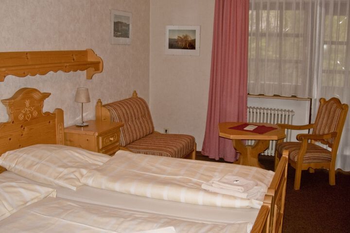 Room 3 of 33
