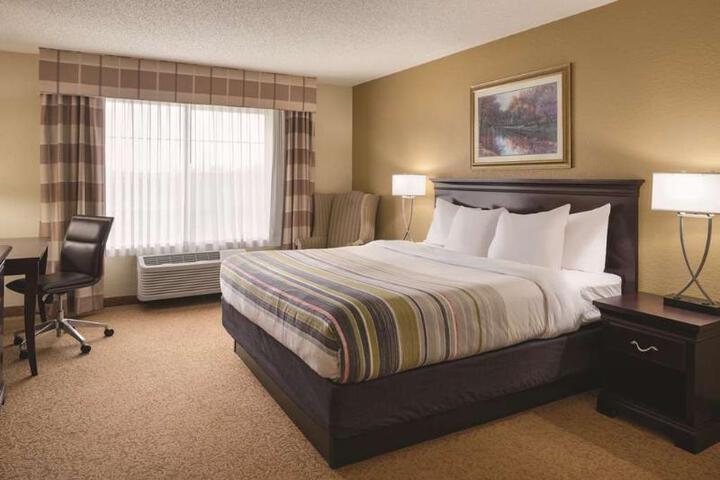 1 King Bed (13 of 13)