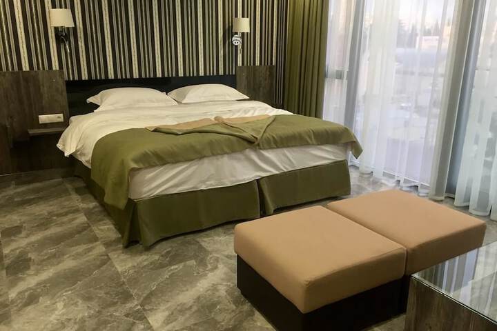 Room 13 of 42