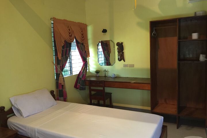 Room 32 of 33