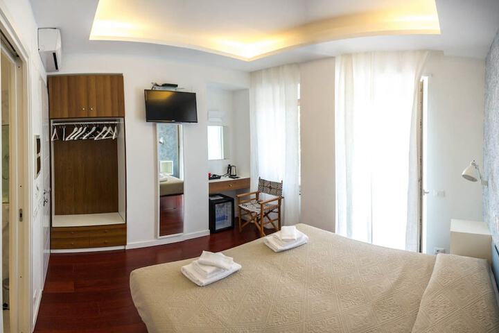 Room 6 of 36