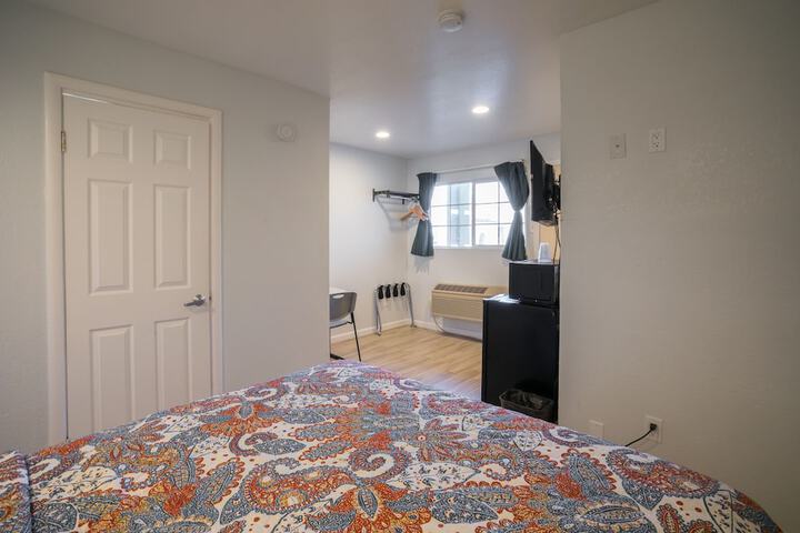 Room 6 of 43