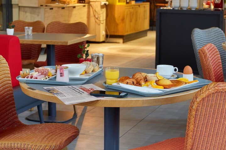 Breakfast/Coffee Service 28 of 49