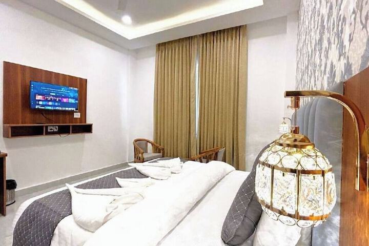 Room 4 of 71