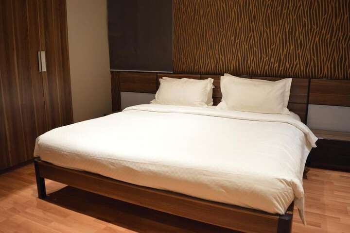 Room 12 of 24