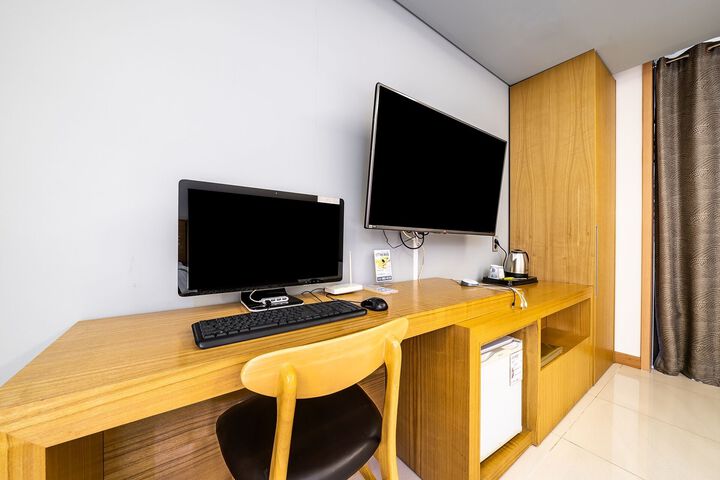 Room 106 of 176