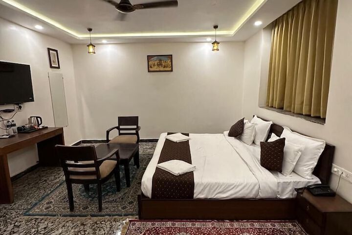 Room 4 of 42