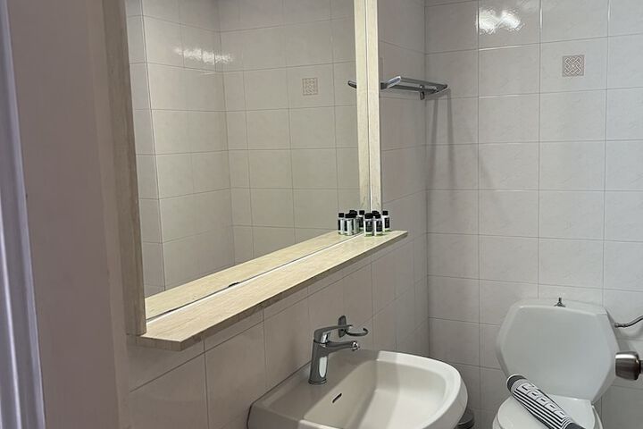 Room 18 of 34