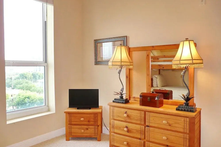 Room 6 of 14